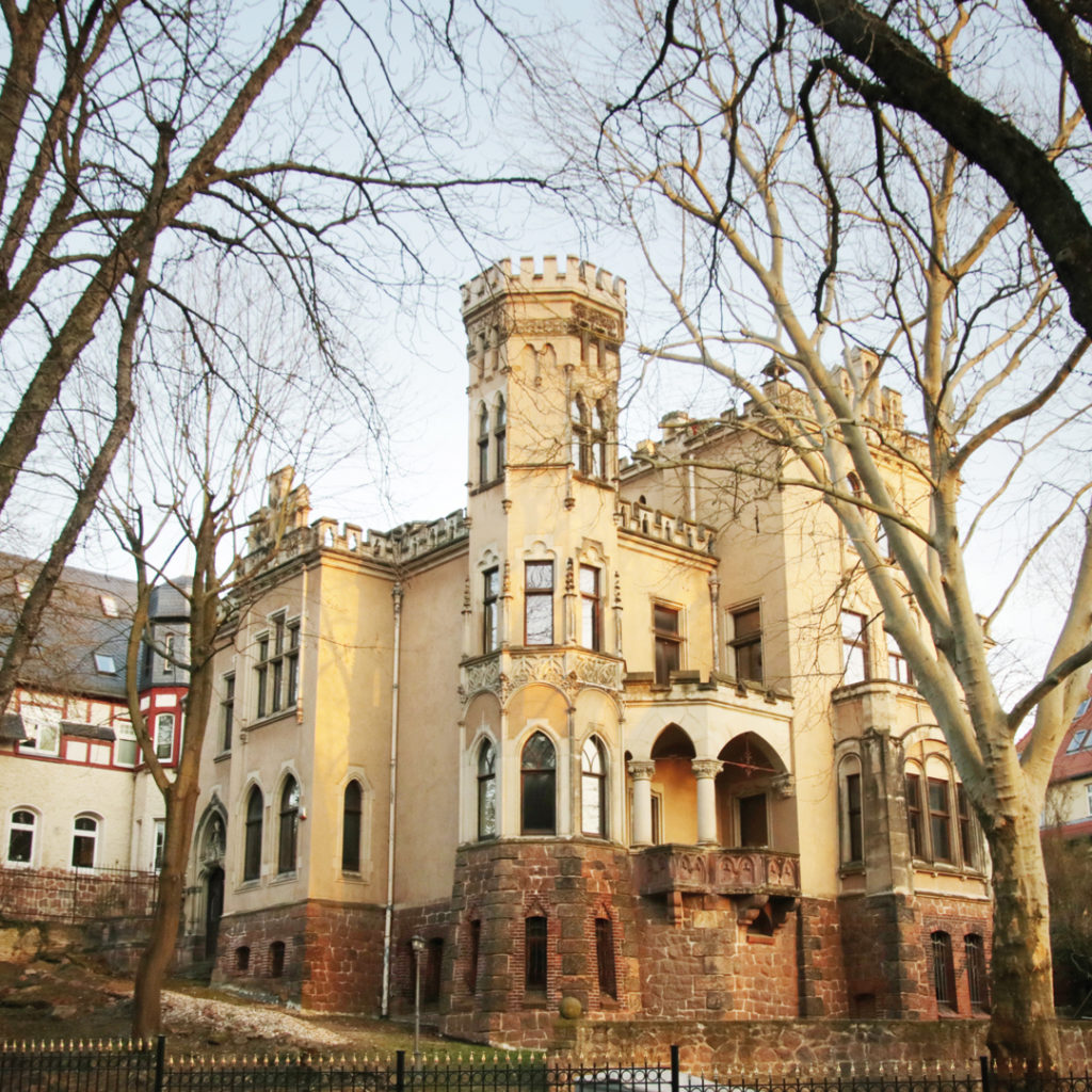 Die Villa Thumann gilt als repräsentatives Unternehmerschloss der Jahrhundertwende.