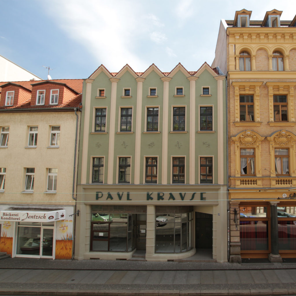 Der Architekt Richard Schmieder gehörte zu jenen lokalen Architekten, die den Wandel von der Gründerzeit hin zur Klassischen Moderne in der Saalestadt in den 1920er Jahren geprägt haben.