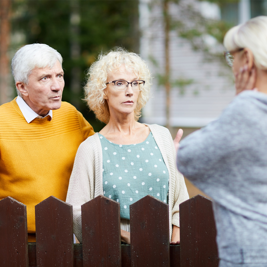 Wenn eine Immobilie verkauft wird spricht sich das in der Nachbarschaft schnell herum und lockt Zaungäste an.